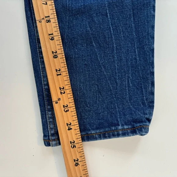 Abercrombie & Fitch Women's Medium Rinse High Rise Mom Jeans Curve Love Size 27/ - Picture 10 of 10